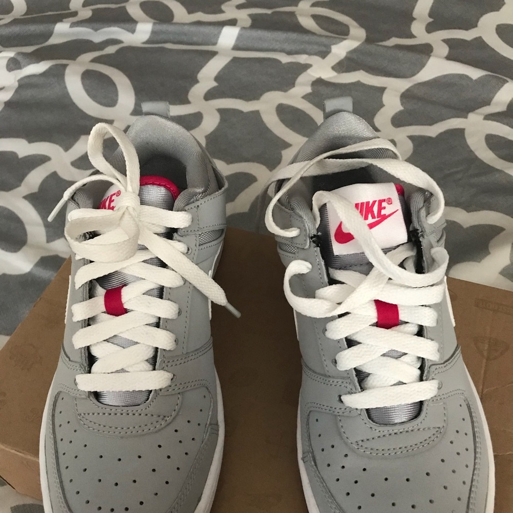 Nike’s - Picture 4 of 4